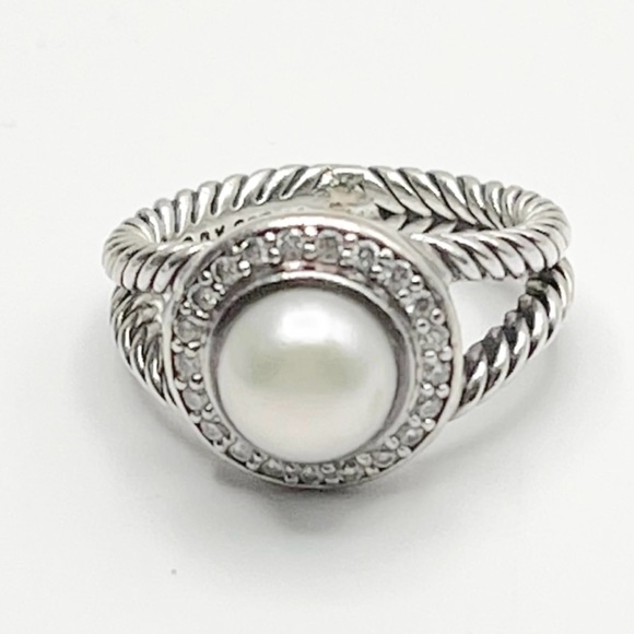 David Yurman Cerise Petite Pearl
Diamond Ring - Picture 5 of 10